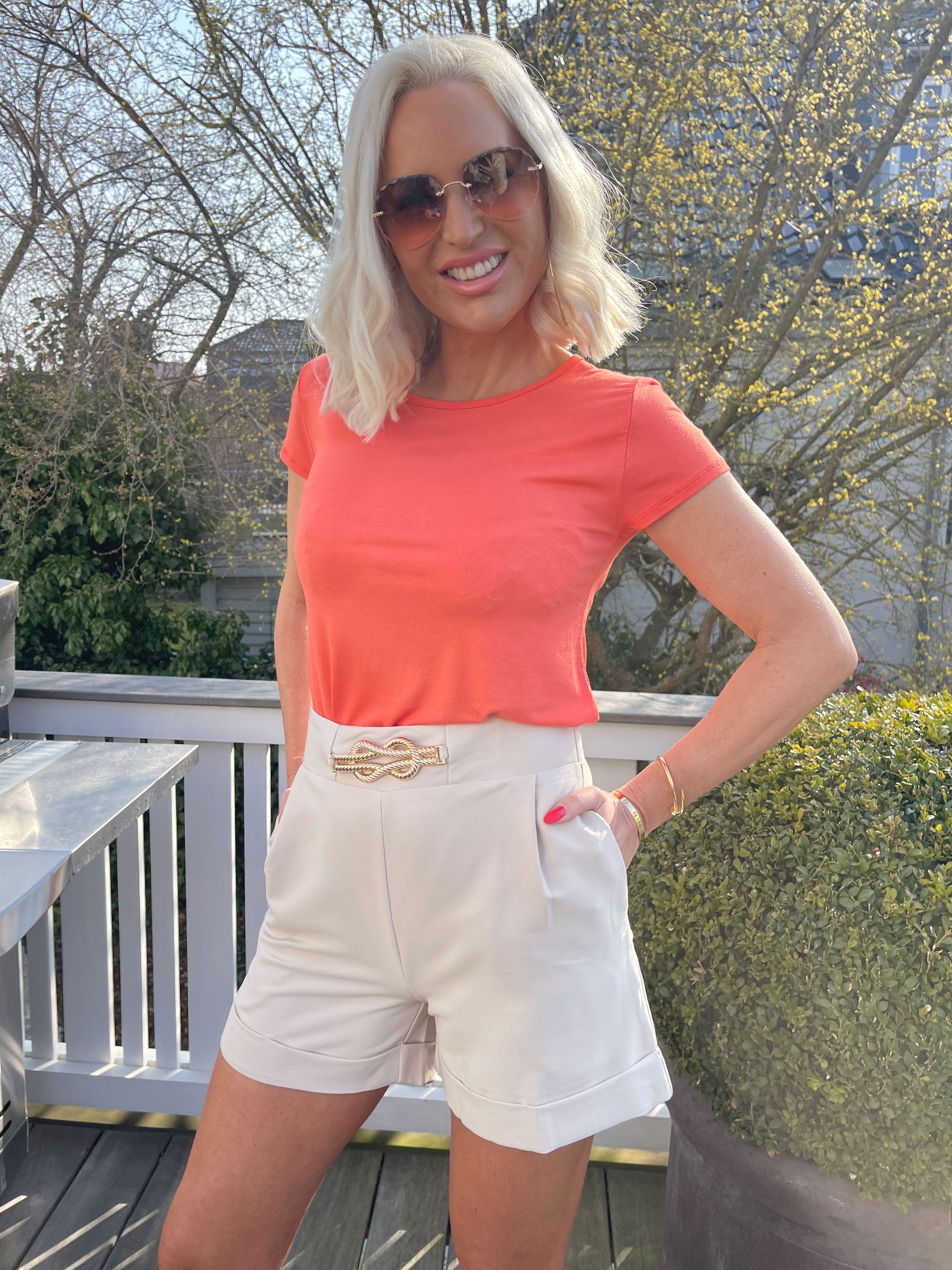 Alaska -Shorts med guldspænde